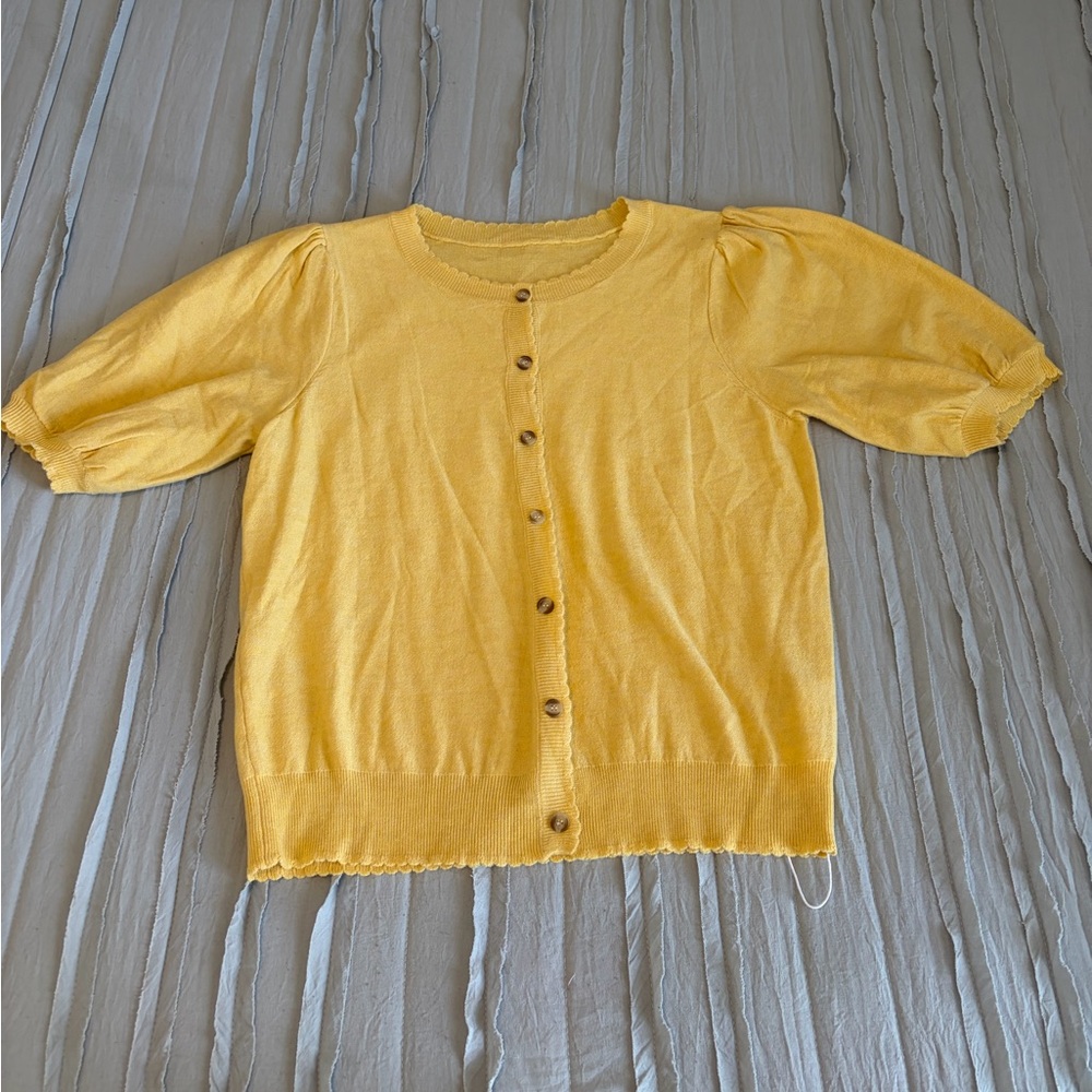 Yellow Scalloped Trim Button Top | Size M